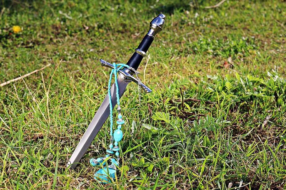 weapon, blade, knife, chain, jewellery, dagger, middle ages HD wallpaper