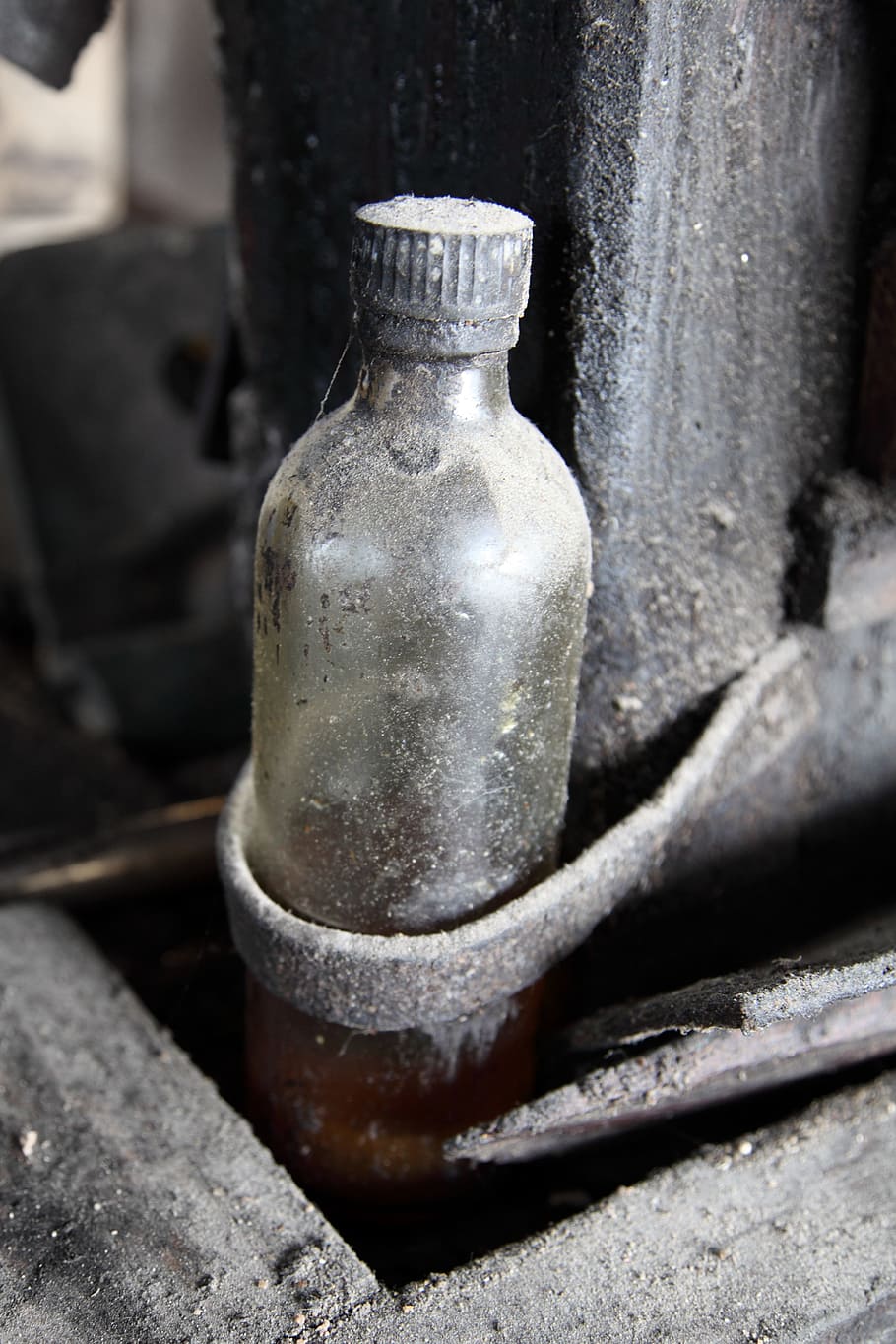 Aged, Beverage, Bottle, Dark, Dirty, dust, dusty, glass, grey HD wallpaper
