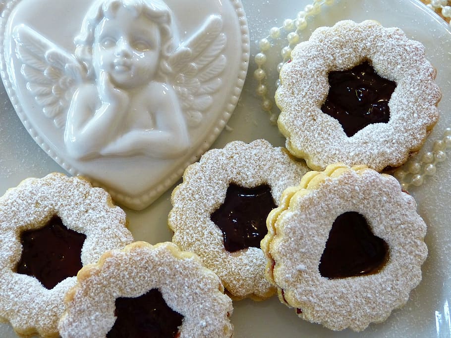 five cookies on ceramic plate, rogues, christmas cookies, filled