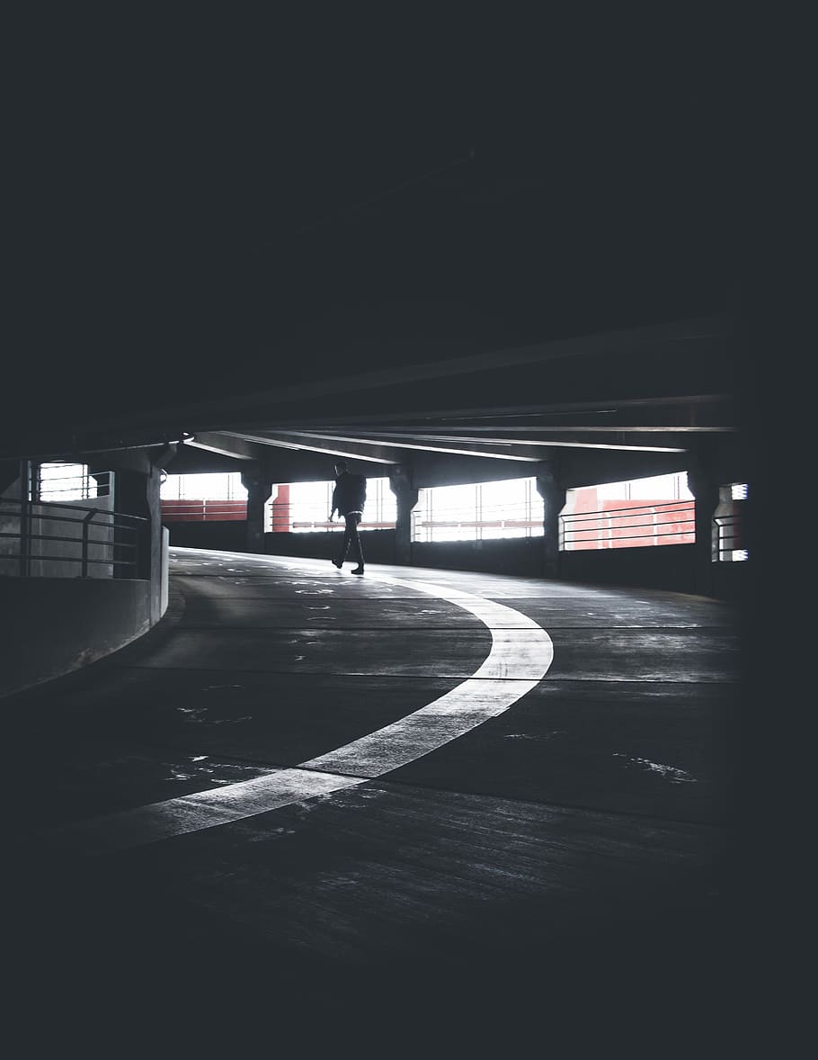 person walking on road, person walking on parking lot, light HD wallpaper