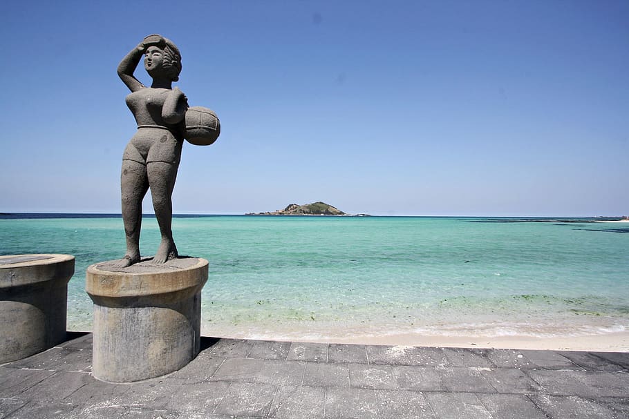 stone statue, sea, bathing beach, dock, blue, waves, sandy, HD wallpaper