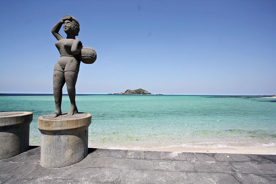 stone statue, sea, bathing beach, dock, blue, waves, sandy HD wallpaper