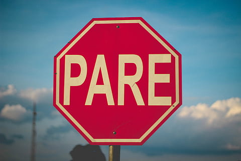photo of red Pare road signage, white and red pare signage, cloud HD wallpaper