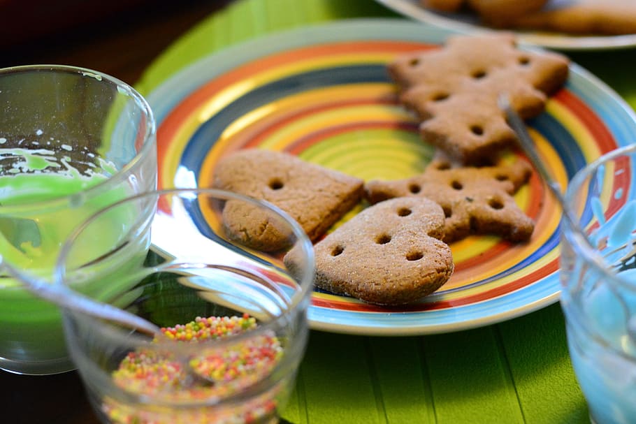 gingerbread, burning, decorating, sweet, cookies, food and drink HD wallpaper