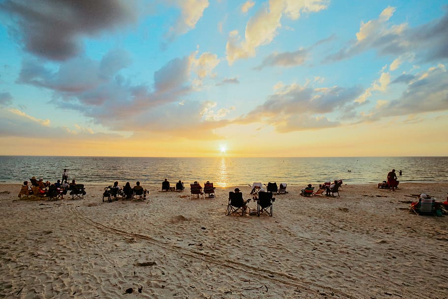 sea, dawn, sky, sunset, beach, beach chairs, crowd, horizon, leisure HD wallpaper