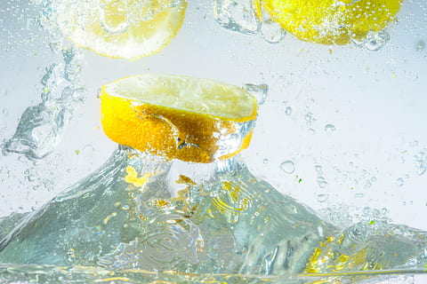 sliced lemon fruit on water, inject, spray, water splashes HD wallpaper