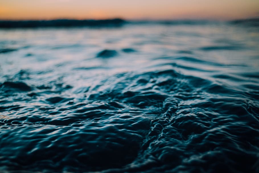 shallow focus photography of water ripple, shallow focus photography of body of water under orange and gray skies during sunset HD wallpaper