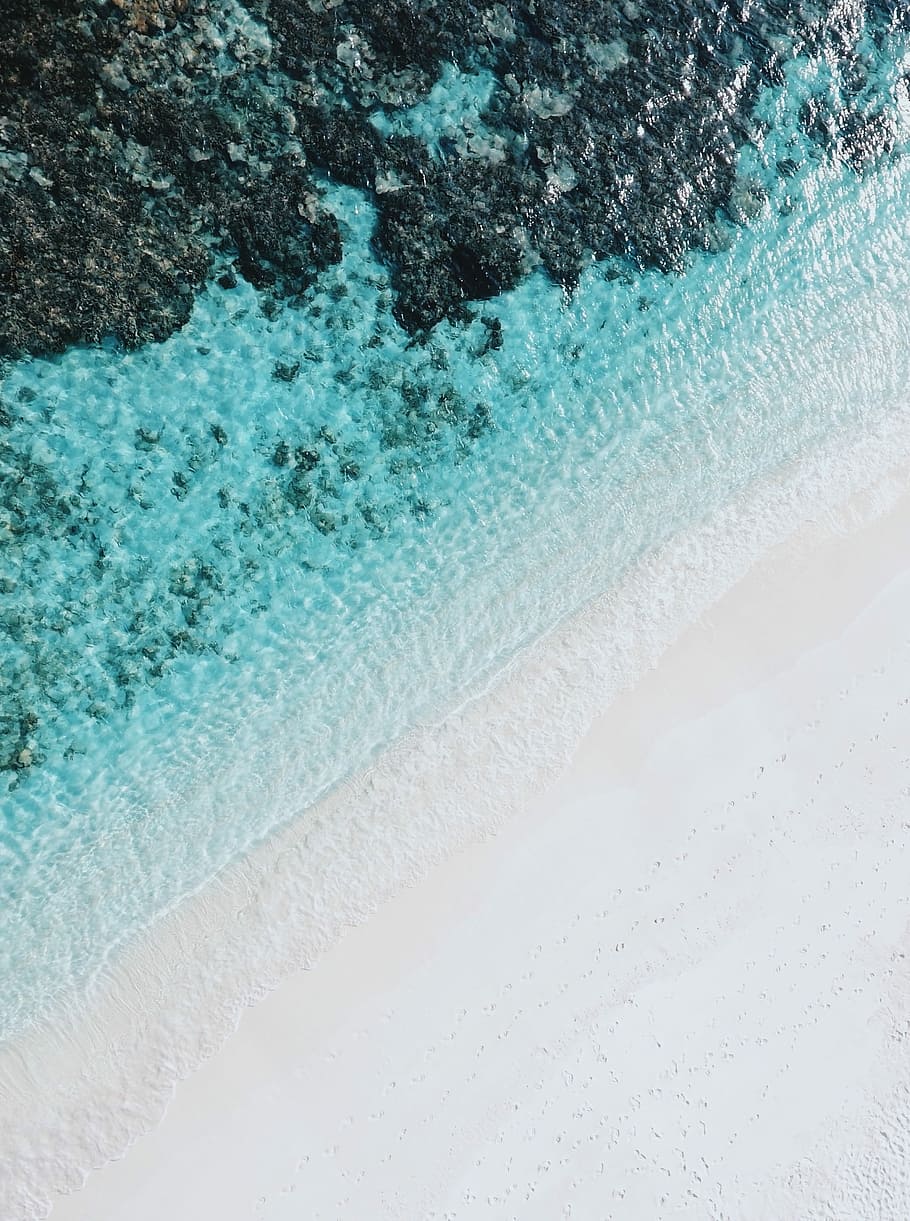 HD wallpaper, beach side, blue ocean: Bạn yêu thích biển xanh cát trắng? Hãy thưởng thức những hình nền đẹp mắt về cảnh biển trong những bức hình chất lượng HD. Hình nền này sẽ mang lại cho bạn cảm giác như đang đứng giữa bãi biển tràn ngập ánh sáng mặt trời và gió biển mát rượi.