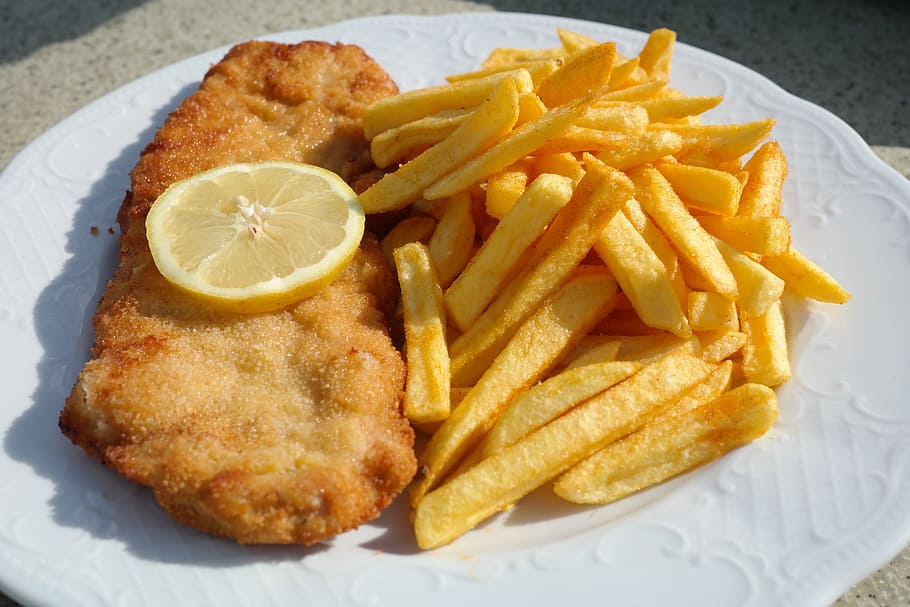 fillet and fries on white ceramic plate, schnipo, schnitzel with fries, HD wallpaper