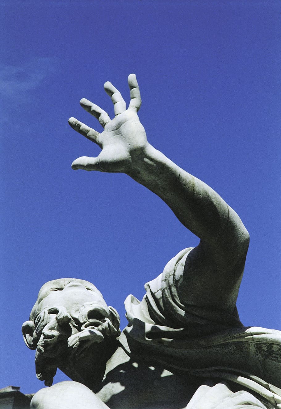 low-angle photo of concrete male raising hand statue under blue sky, HD wallpaper