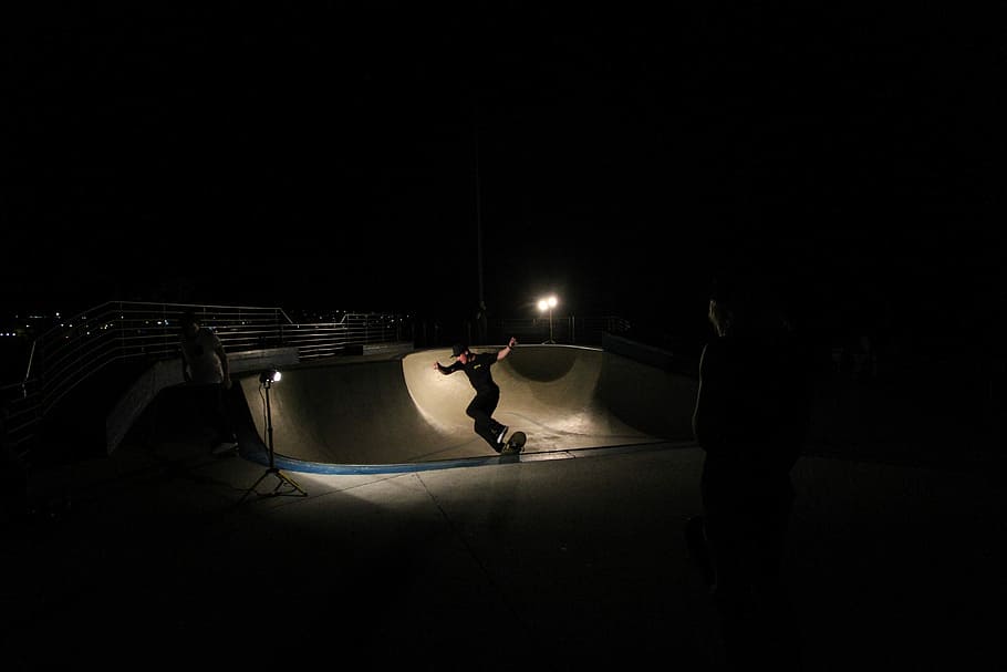 person skating on a halfpipe, night, dark, water, people, one man only, HD wallpaper