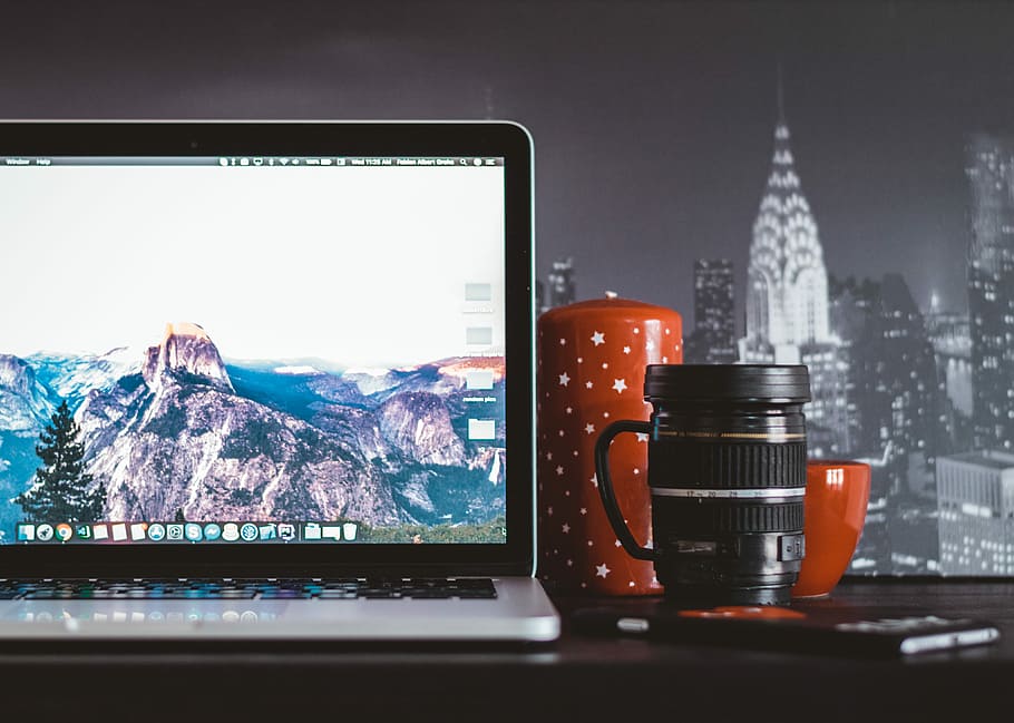 Christmas Themed Macbook Shot, MacBook Pro on table beside telephoto lens mug HD wallpaper