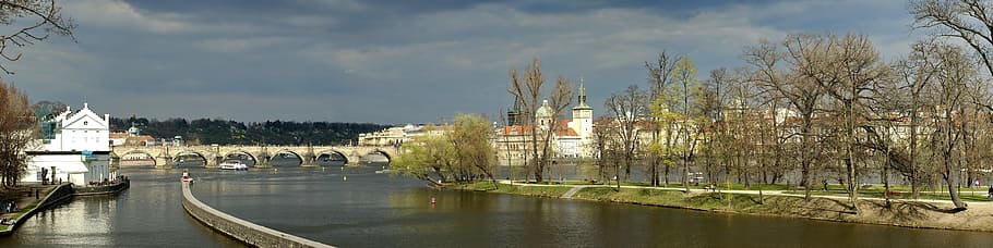 landmark photography of large body of water across buildings at daytime HD wallpaper