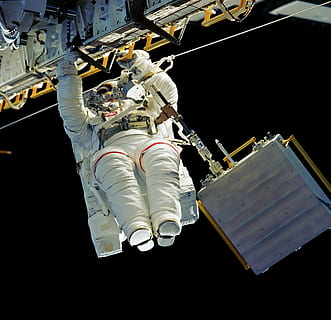 astronaut, spacewalk, iss, tools, suit, pack, tether, floating HD wallpaper
