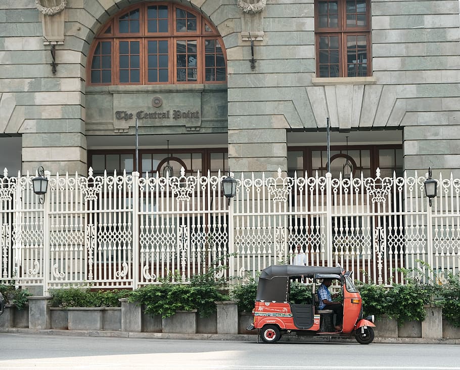 red auto rickshaw parked in front of concrete structure, red auto rickshaw beside building HD wallpaper