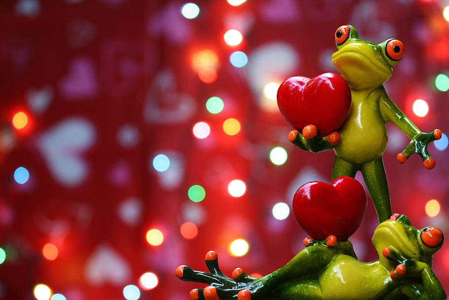 two frogs holding hearts 3D art, love, valentine's day, pair, HD wallpaper
