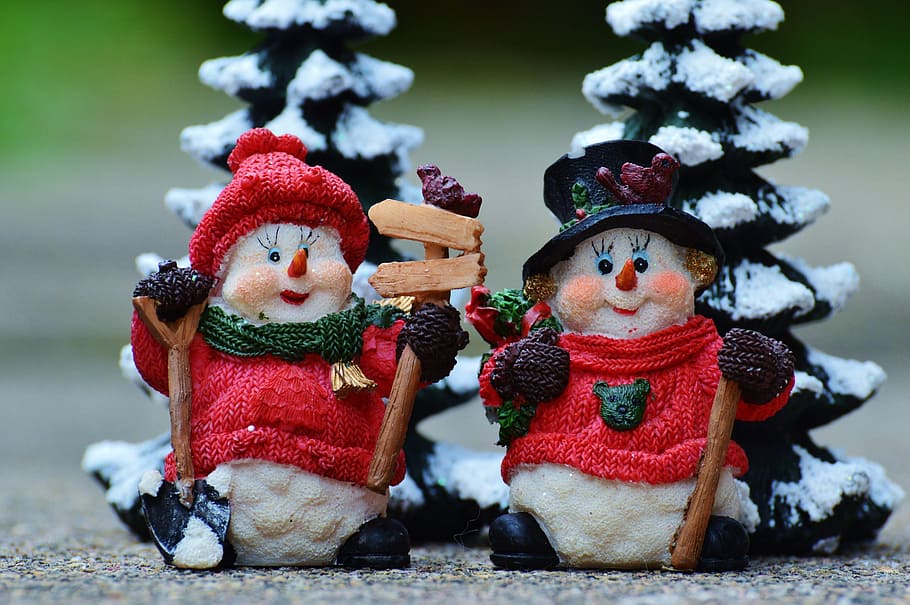 two white snowman figurines, winter, snow man, figure, snowmen, HD wallpaper
