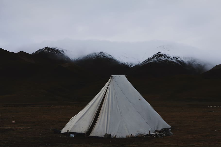 white tipi tent in the middle of the field, white tent near mountain range HD wallpaper