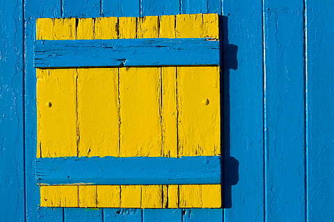 Close-up shot of a colourful wooden hut on the Kent Coast in the South of England HD wallpaper
