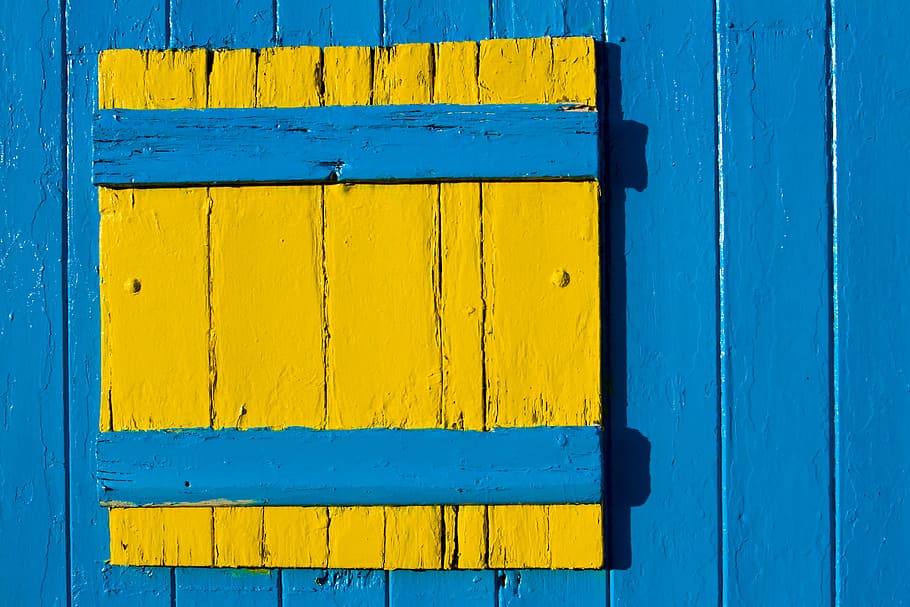 Close-up shot of a colourful wooden hut on the Kent Coast in the South of England HD wallpaper