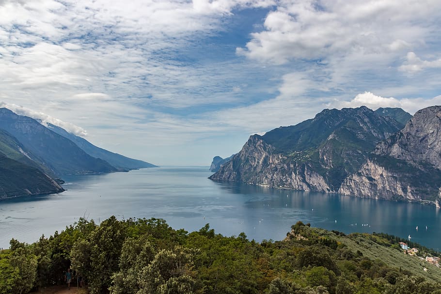Green Trees Near Large Body of Water Across Mountains during Daytime HD wallpaper