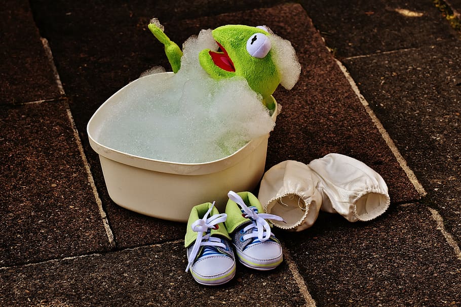 Kermit the frog plush toy covering foam, bath, bath foam, funny HD wallpaper