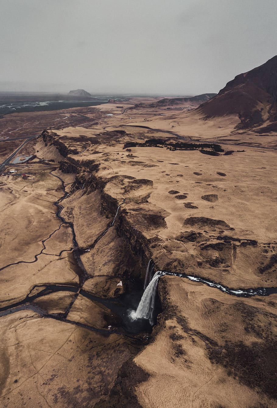 aerial shot of mountain, bird'e eye view of waterfalls, cliff HD wallpaper