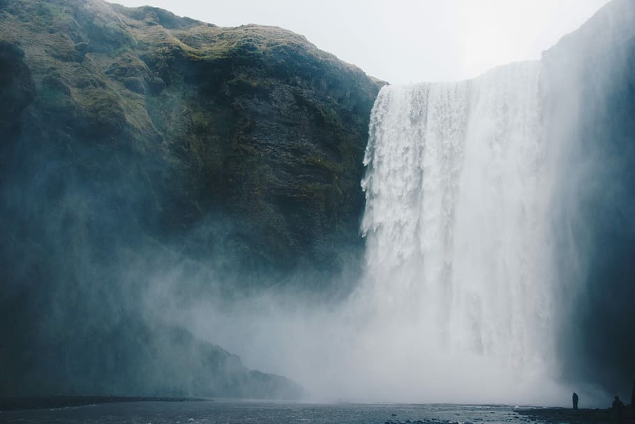 photo of waterfall under clear sky, Skogafoss waterfalls, Iceland HD wallpaper