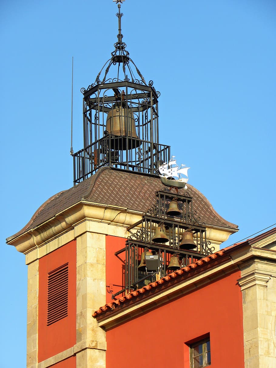 Bell tower. Звонница Таллинской ратуши. Ратуша колокольня. Колокольная башня. Башня с колоколом.