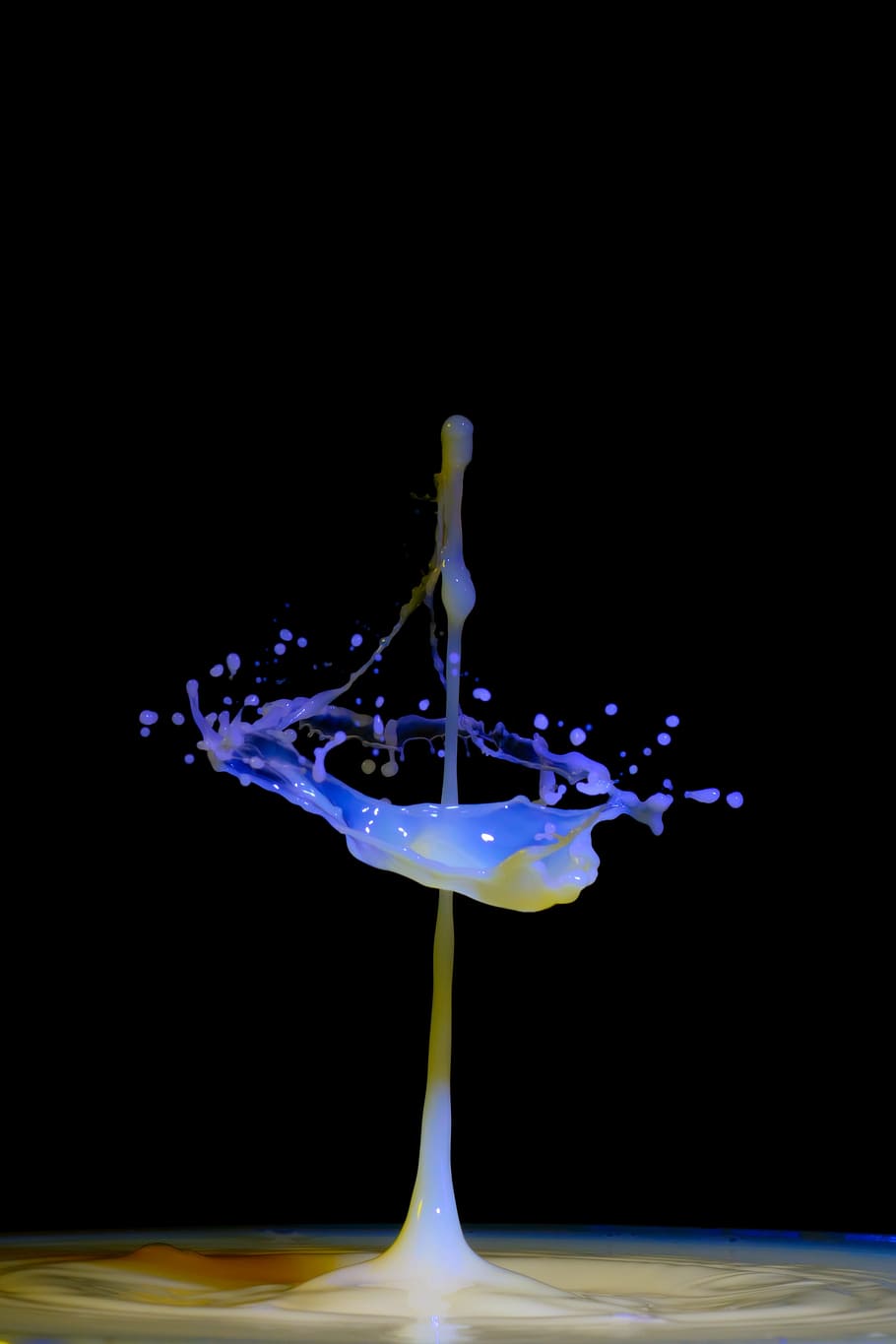 water on mid air photography with black background, drip, spray HD wallpaper