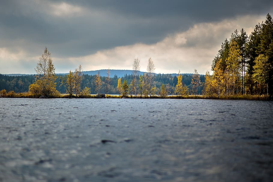 mountain, trees, green, grass, sky, cloudy, dark, lake, water HD wallpaper