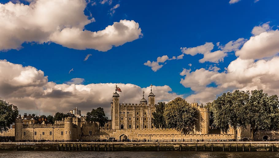 beige castle beside body of water, tower of london, england, landmark, HD wallpaper