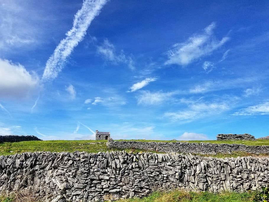 house near cliff under cloudy day, grey stone house under blue sky HD wallpaper