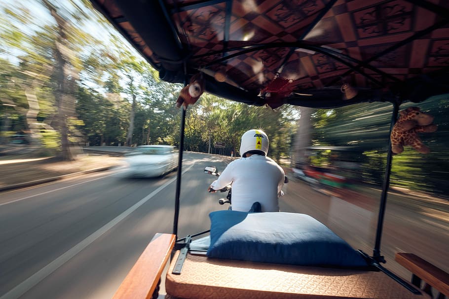 man riding auto rickshaw during daytime, time lapse photography of person riding auto rickshaw on road, HD wallpaper