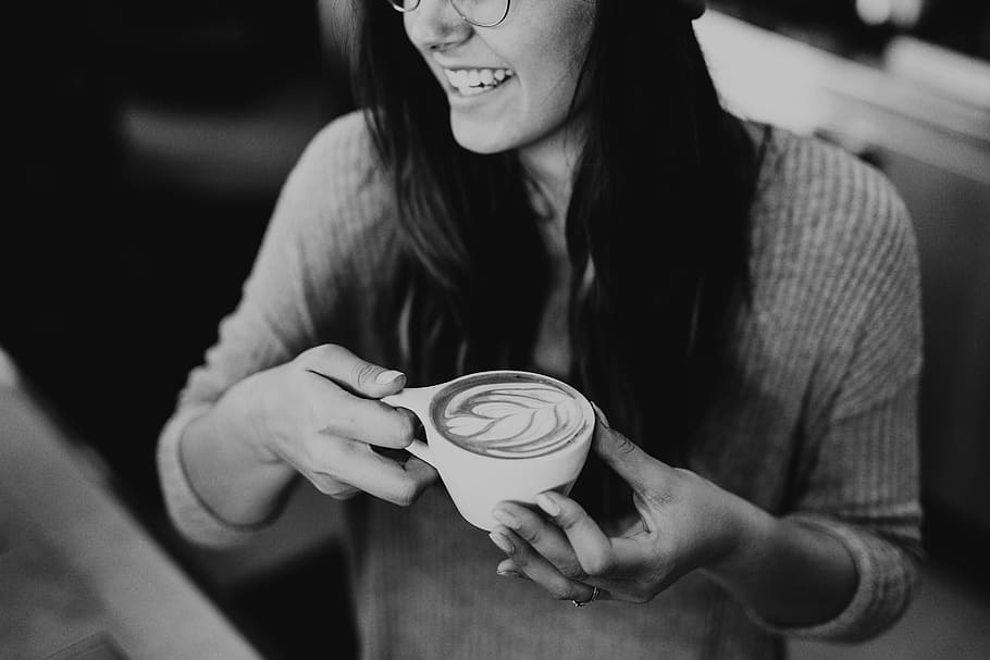 grayscale photo of woman holding coffee, grayscale photography of woman holding mug, HD wallpaper