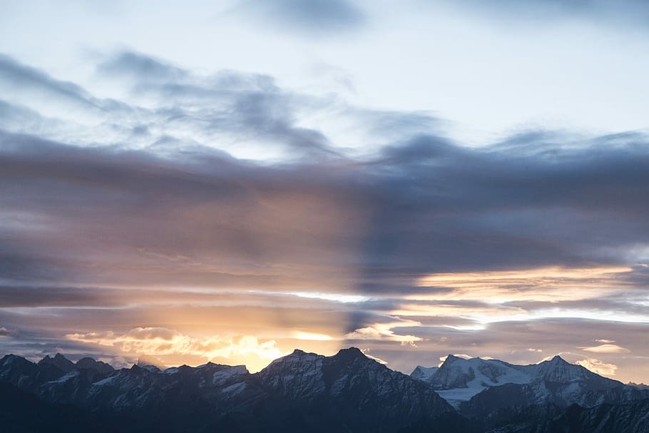 scenery of mountains, skyline on gray mountain under cloudy sky HD wallpaper