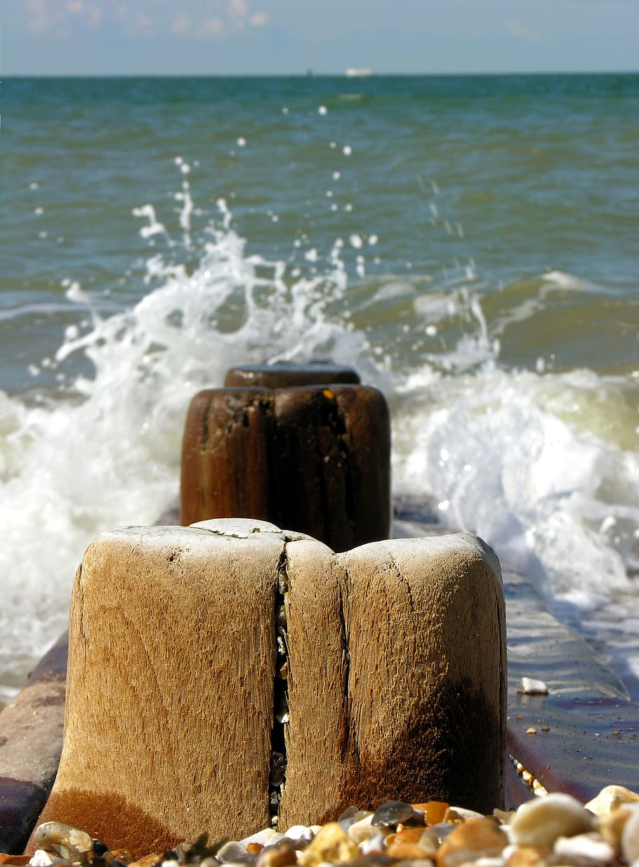 waves, beech, splash, seashore, tide, water, horizon over water HD wallpaper