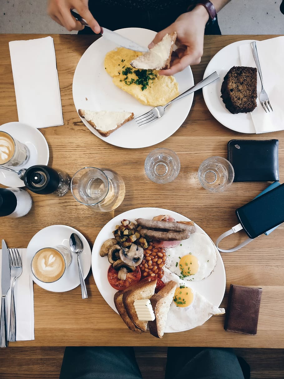 Brunch with a friend, breakfast, café, coffee, drink, eating HD wallpaper