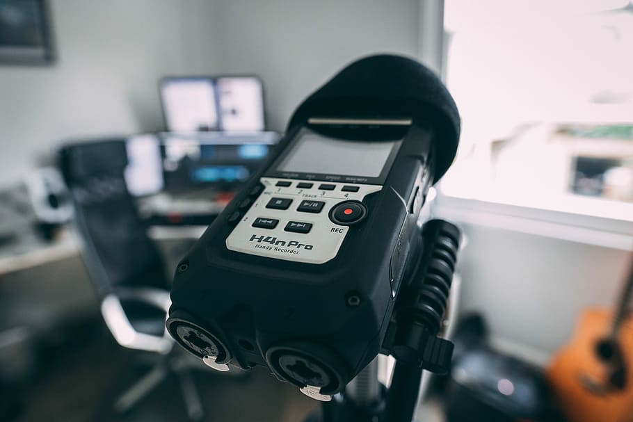 black and gray H4nPro digital device on stand, black H4N Pro recorder HD wallpaper