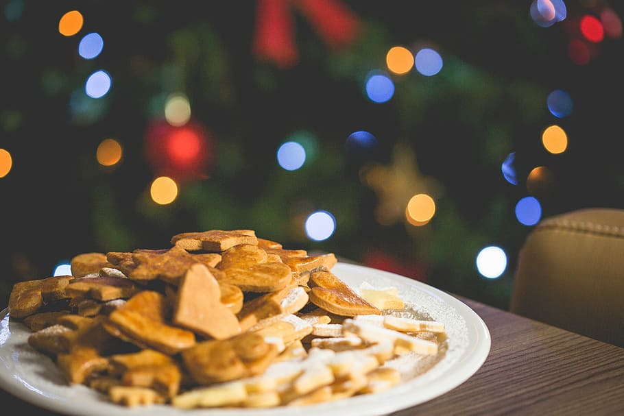 Christmas Sweets with Christmas Tree, christmas baking, christmas bokeh