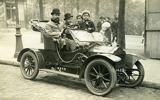 grayscale photography of group of people on antique car, oldtimer HD wallpaper