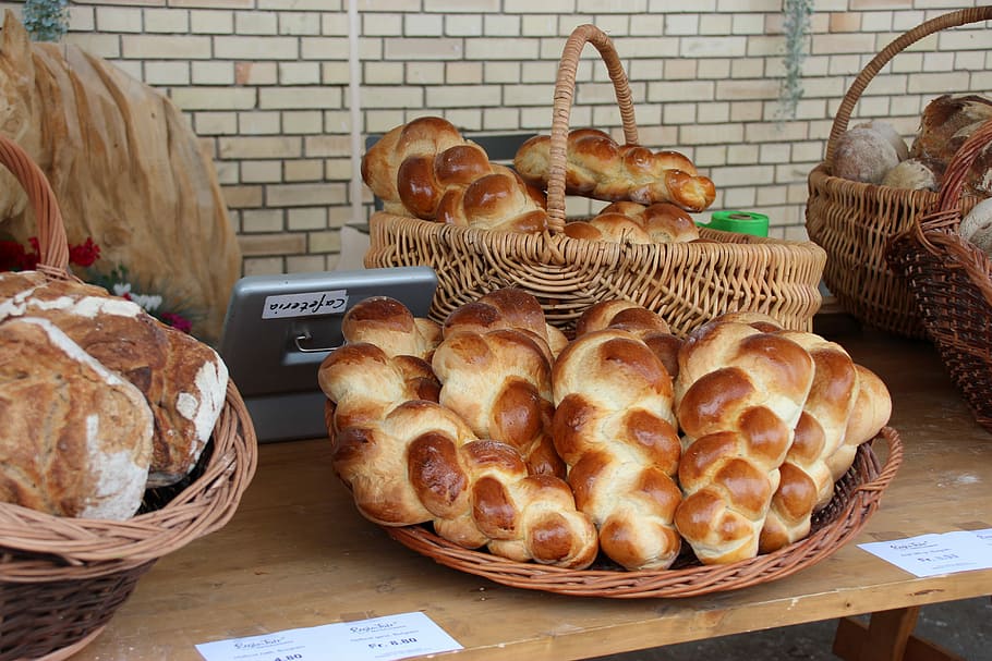 breads pm wicker tray, Challah Bread, Zopf, Egg Bread, eierzopf HD wallpaper