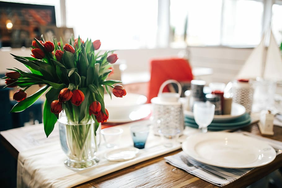 Table decorations with red flowers, lunch, dinner, glasses, candle HD wallpaper