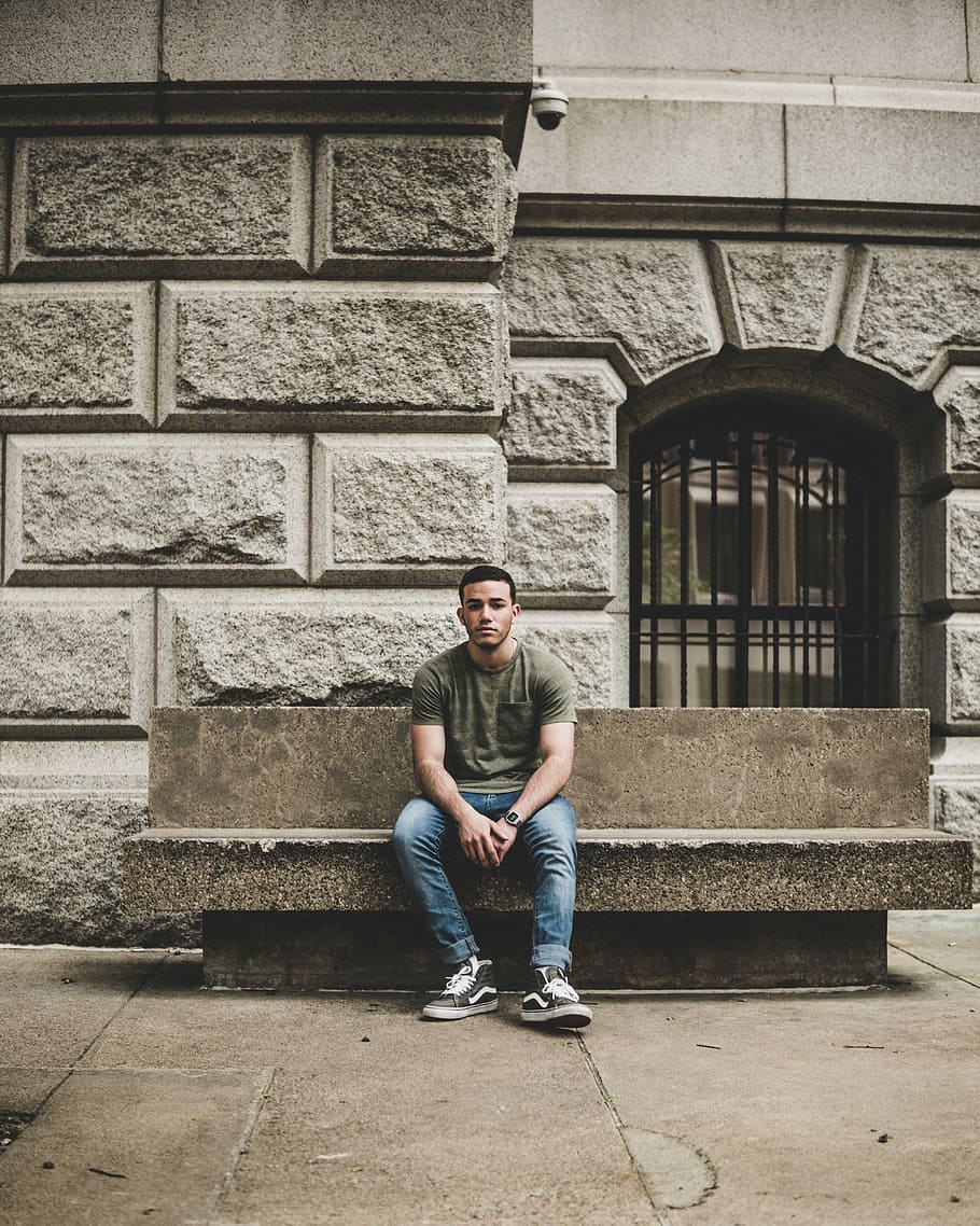 man sitting on concrete bench outside the building, man sitting on bench outside house HD wallpaper