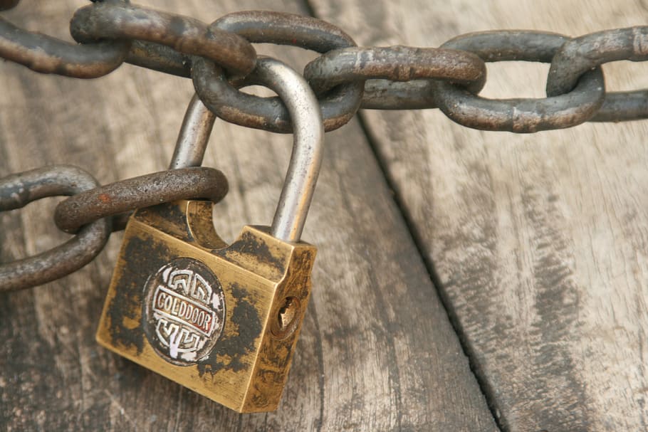 security, rusty, iron, lock, chain, safety, wood, metal, protection HD wallpaper