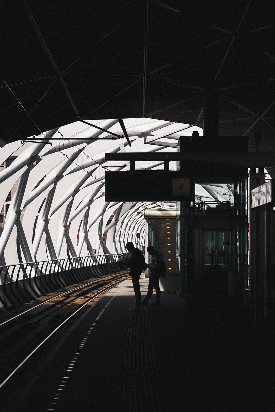 person waiting train, two people standing on train station, platform HD wallpaper