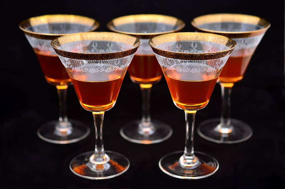 five clear glass martini glass filled with liquids, Liqueur HD wallpaper