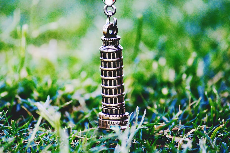 Leaning Tower of Pisa Pendant on Green Grass at Daytime, blur HD wallpaper