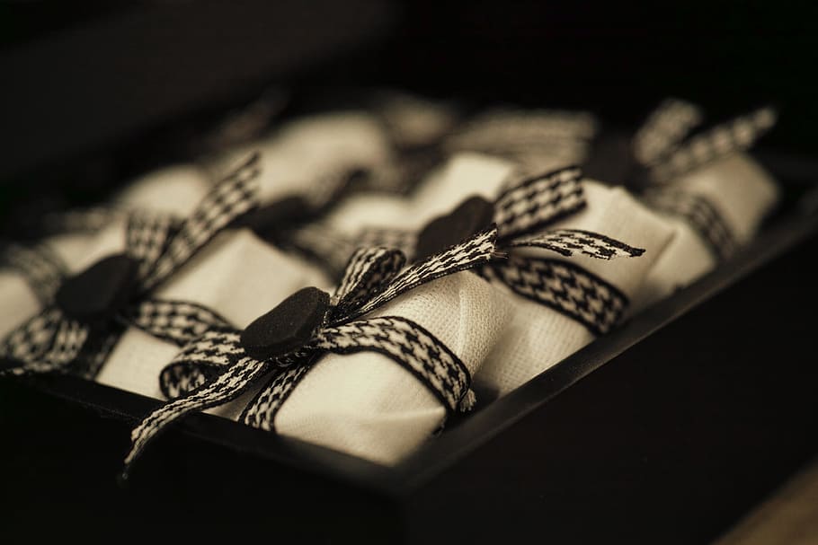 gift, candy, chocolate, sweet, beautiful, macro, food, ornament HD wallpaper