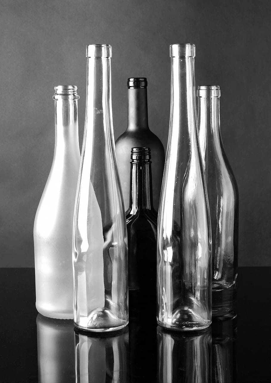 grayscale photo of several glasses, the bottle, composition HD wallpaper